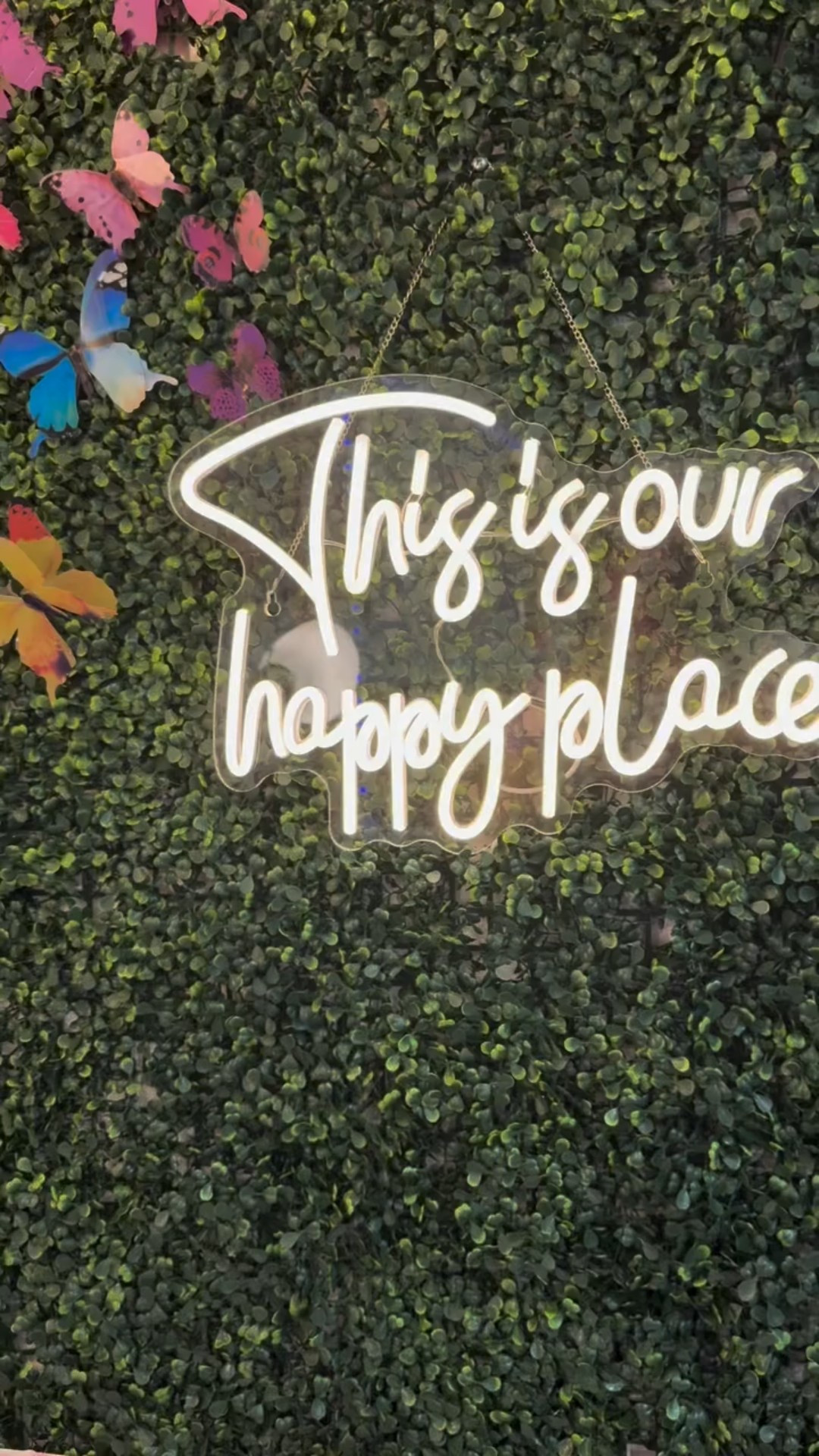 She’s ready 😌
.
.
.

#classroomreveal #englishteacher #teachersofinstagram #middleschoolclassroom #colorfulclassroom #classroompinspirations #classroomtransformation