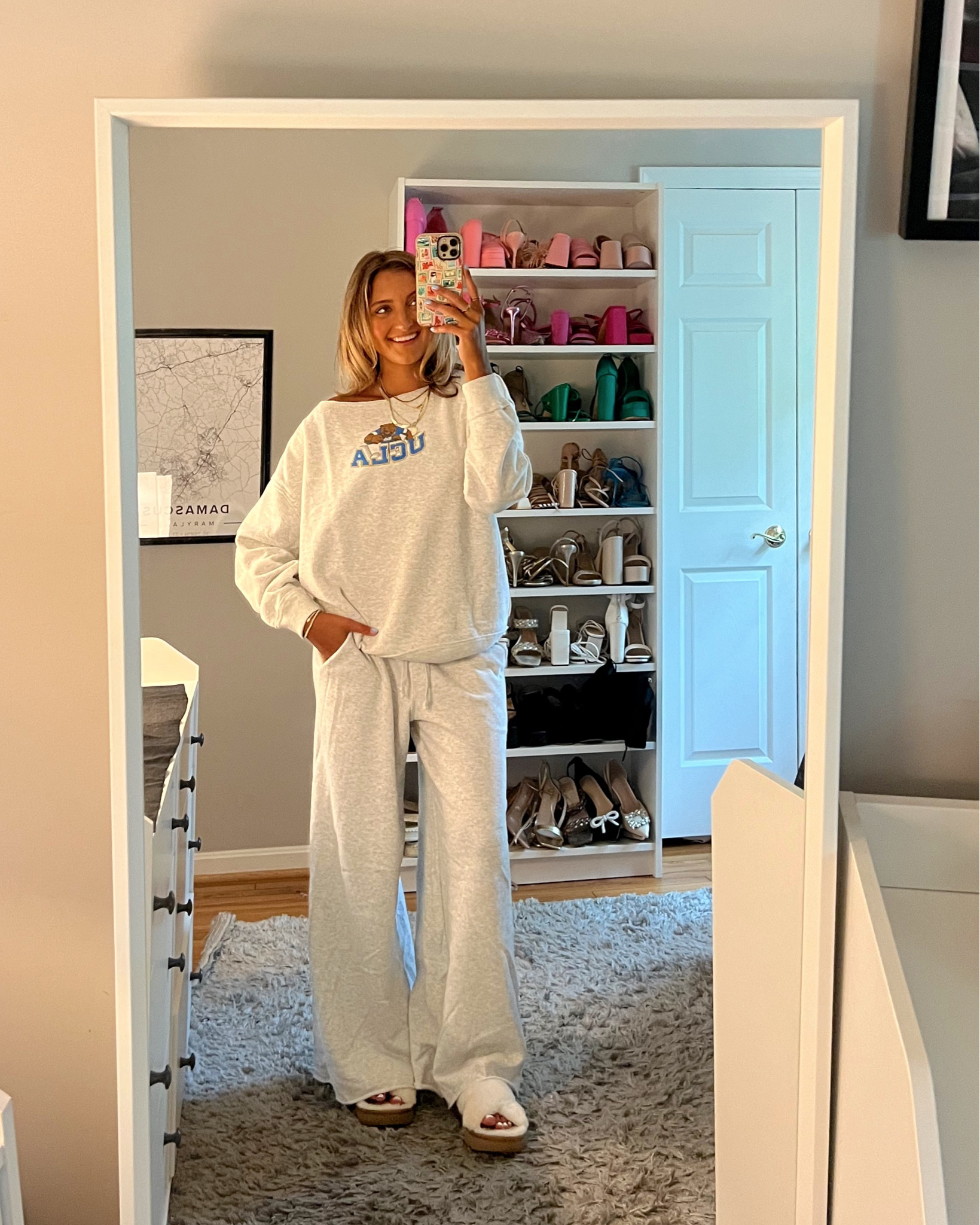 college game day / back to school outfits from Hollister new campus collection! 🏈🍂 just in time for football season. 

wearing a size XS in hoodie and a XXS in sweatpants 