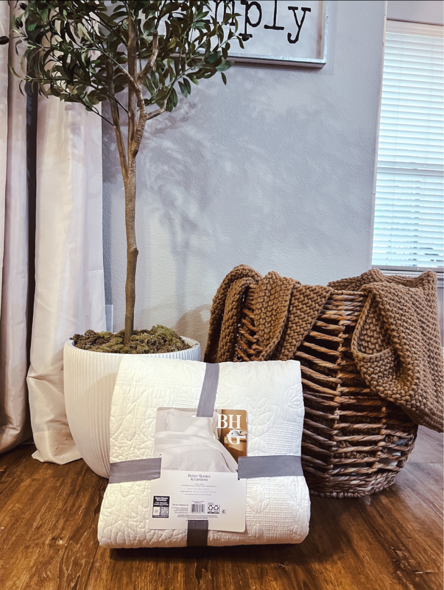 Same-day delivery home decor from @walmart.  

#LTKHome #LTKFamily