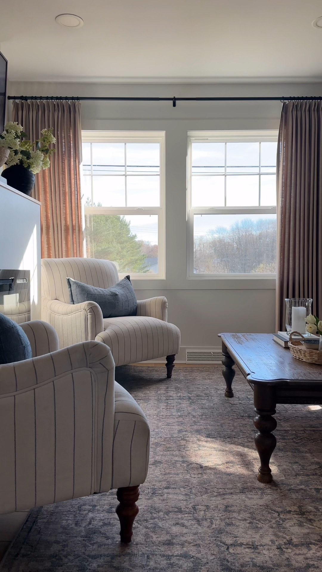 #ad Loving this cozy rug for a refresh in our living room! This is the Yasina Washable Rug 7’6” x 9’6” in the Natural/Forest! It’s so incredibly soft ☁️ 

This rug and so many more beautiful items are on sale for @joonloloi’s first ever Black Friday/Cyber Monday sale!! 

You can comment RUG to get a direct link to this exact one we have 🤎 

#gifted #joonloloi #loloibfcm2025 #livingroomdecor #arearug 