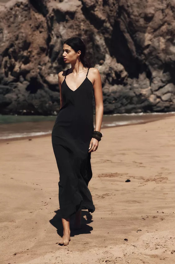 Flowy V-neck dress with thin, elastic straps and ruching. | Zara US