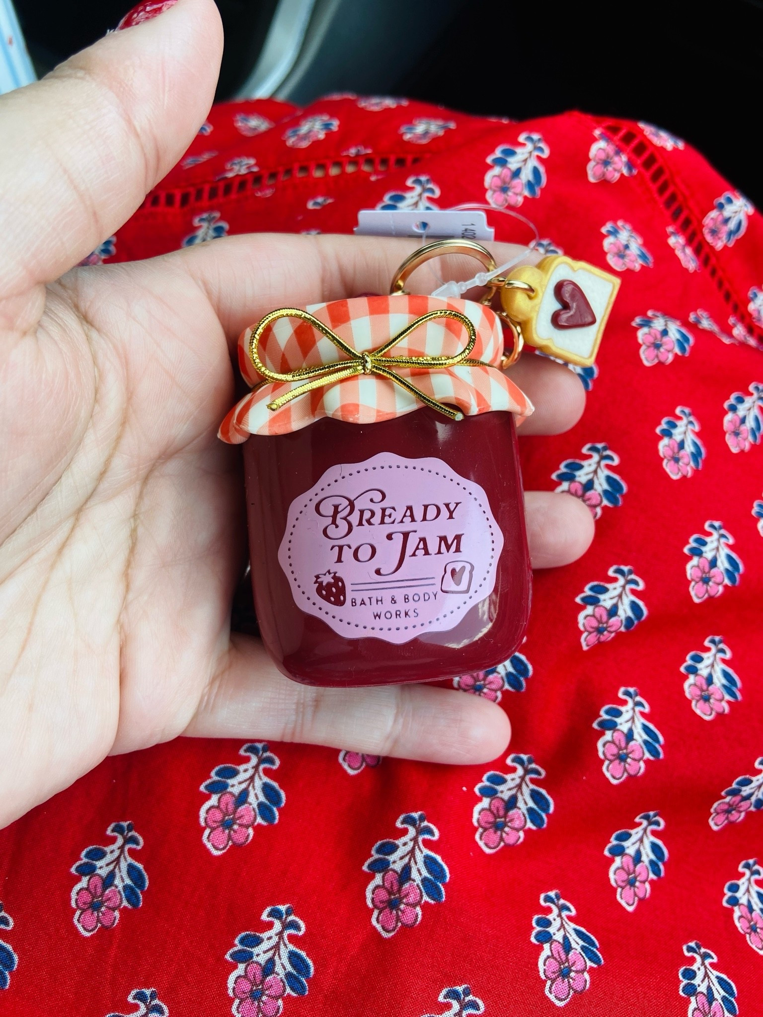 How cute is this pocket hand sanitizer holder from Bath & Body Works 🍓?

#LTKdayinmylife #LTKselfcare #LTKSeasonal