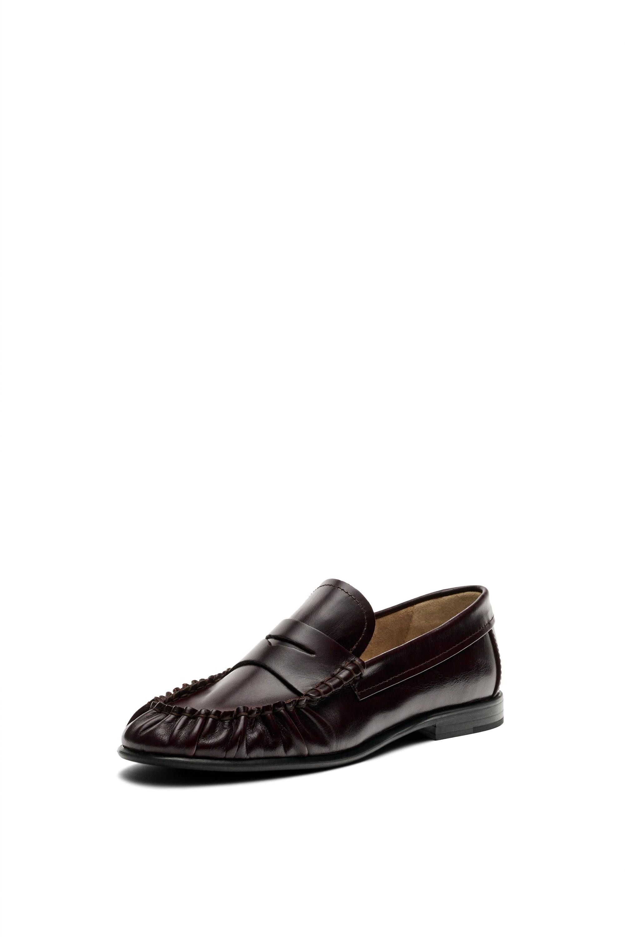 Shirred leather loafer - BROWN | Massimo Dutti UK