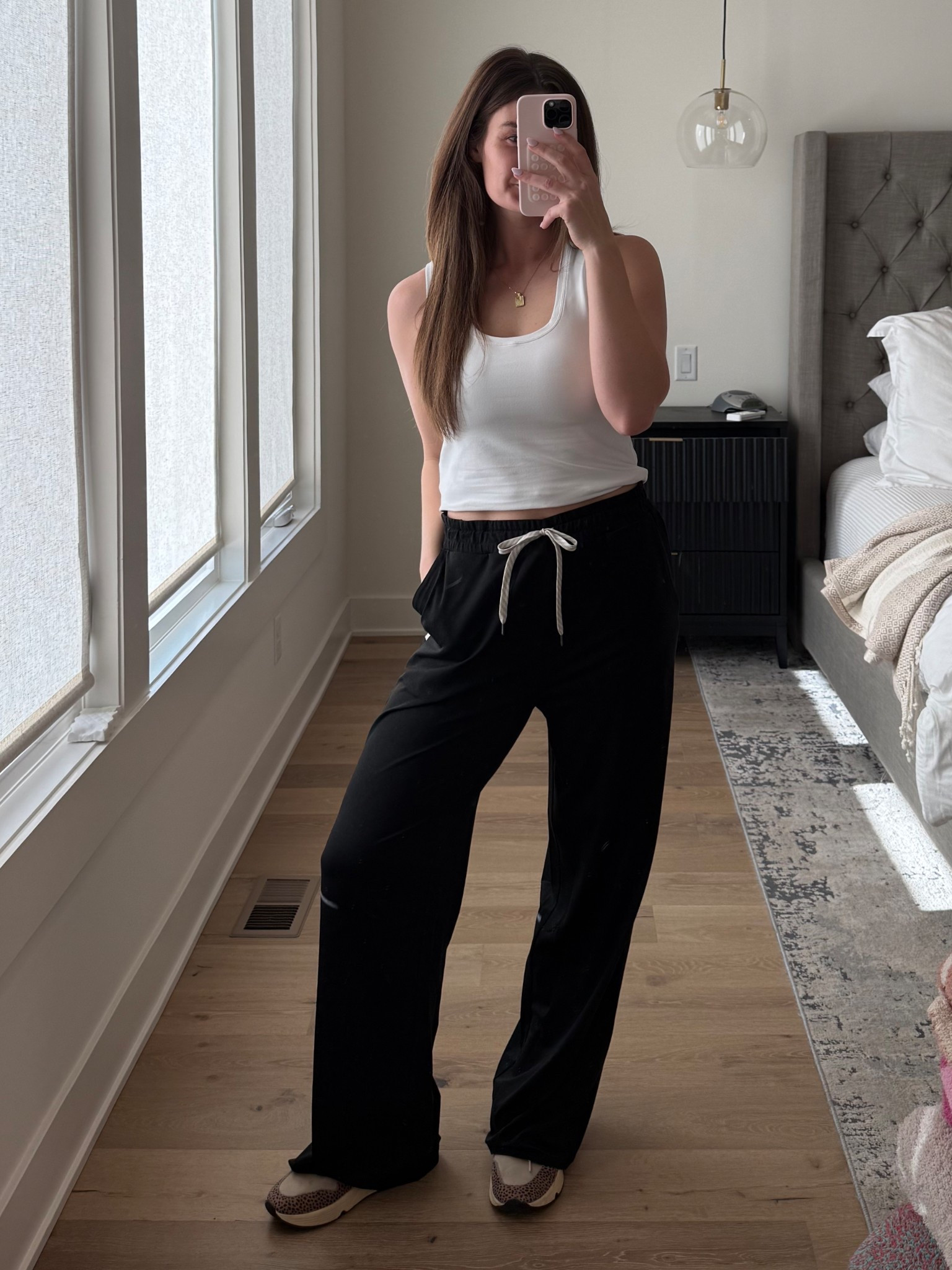 Halo Essential Scoop Tank: medium
Halo Essential Wideleg Pant: large
code: AUBREY20NEW, 20% off until 4/2
@vuoriclothing #vuoripartner 