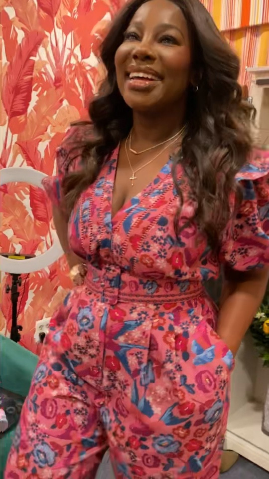 The BEST floral jumpsuit! Amazing quality, all body shapes friendly, and it has pocketsssss! Pictured no hemming on 5’3” height!!

#LTKplussize #LTKover40 #LTKmidsize