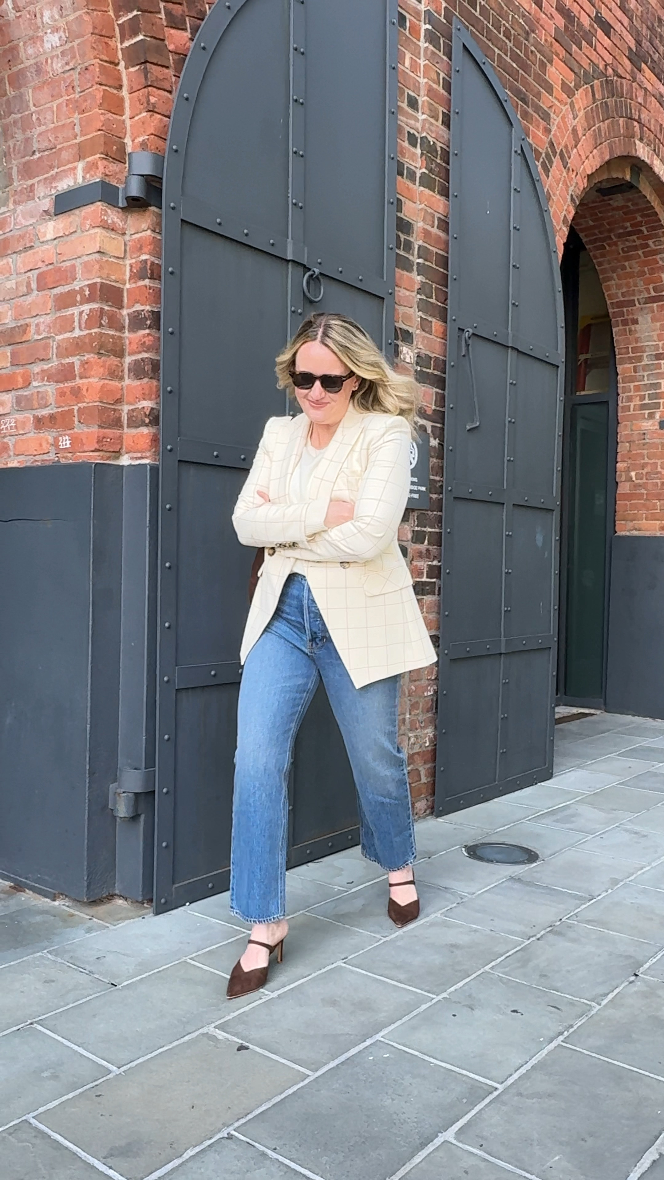 Plaid blazer by Veronica beard (6 tts)
Veronica Beard jeans (tts size 28)
La ligne cashmere sweater (sized up to a L)
Dolce vita suede kitten heels 
Chocolate brown bucket bag by jcrew 

#LTKSeasonal #LTKSaleAlert