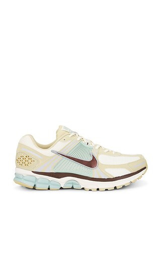 Nike Zoom Vomero 5 Se in Metallic Gold. - size 7.5 | Revolve Clothing (Global)