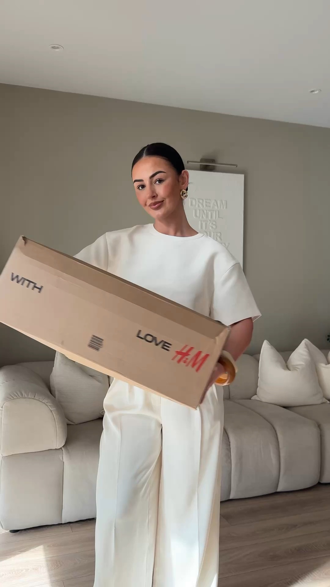 Everything from my H&M reel is linked below! I am wearing a size S in everything 🤍

H&M, H&M spring, spring outfits, spring dress, linen co-ord, linen trousers, holiday dress, holiday outfits, city break outfits, cream trousers, spring jacket 



#LTKeurope #LTKuk #LTKspring