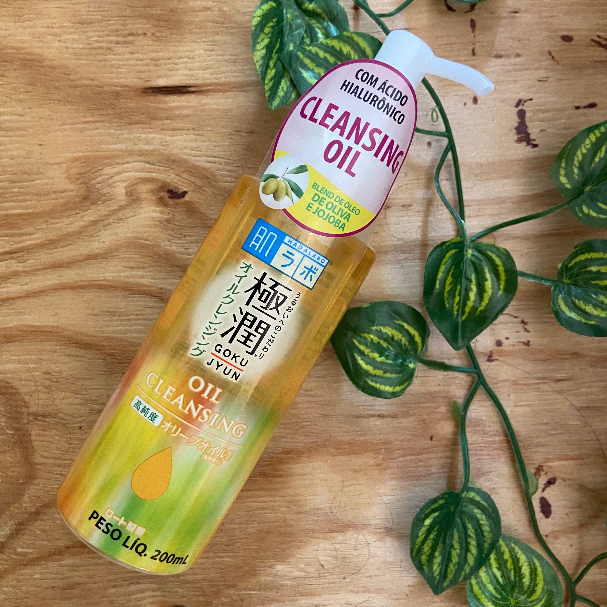 Comprei esse cleansing oil Hada Labo (Gokujyun Oil Cleasing) para testar e foi certeiro o melhor que eu já usei. Paguei em torno de 60.
Rende muito, ainda estou usando, dou um ou dois pumps e pronto.
Está na 🚨promoção!!
✅Não arde os olhos
✅Rende muito 
✅Remove make a prova d’água, protetor solar.. 
✅Pode fazer dupla lavagem com ele
✅Tem ácido hialurônico 
#skincare #ácidoHialurônico

#LTKFind #LTKbrasil #LTKxNSale