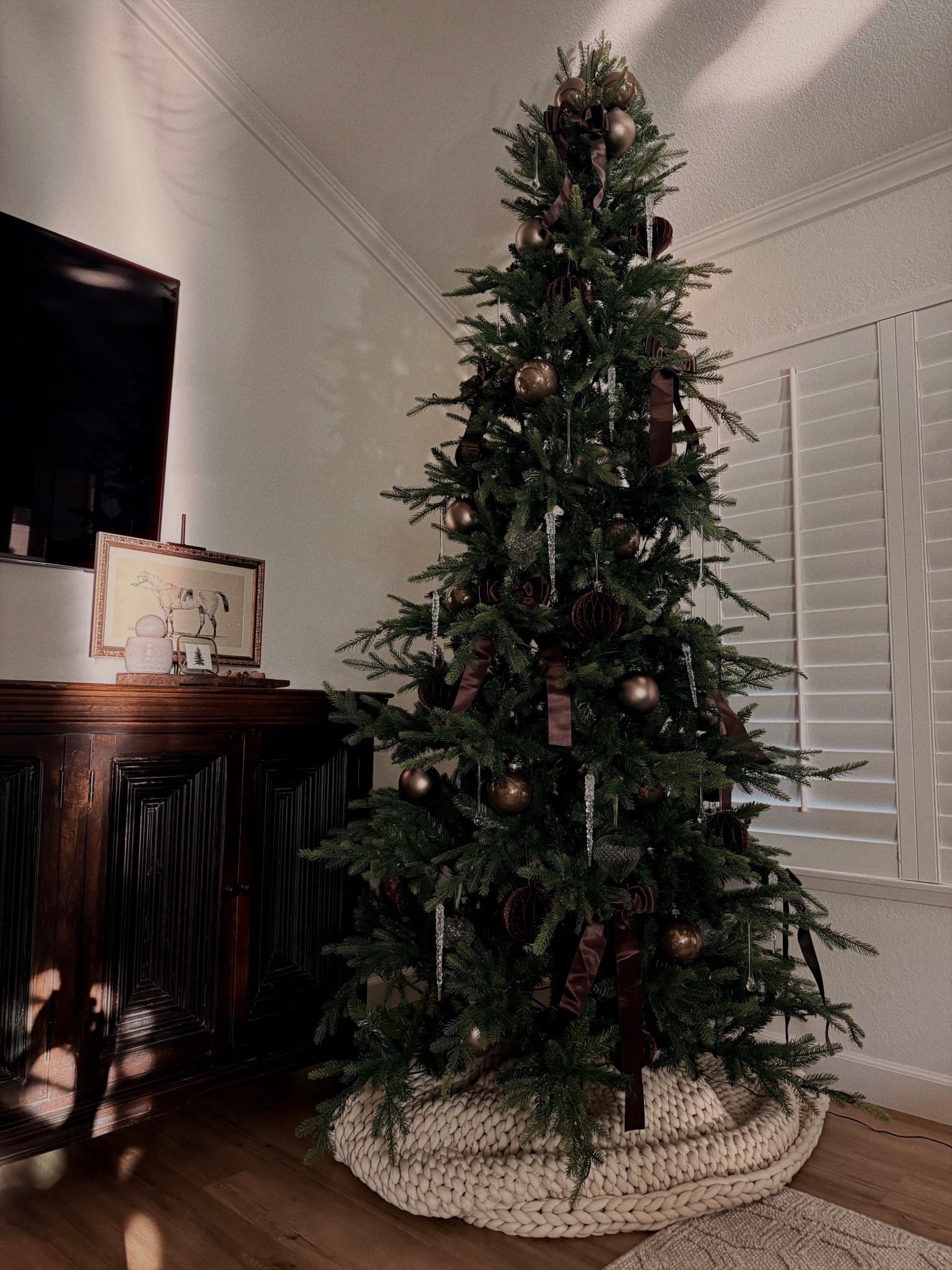 Affordable Christmas 9FT tree and ornaments 🤎✨ 

Christmas | Christmas decor | Holiday | Ornaments | Target

#LTKHoliday #LTKSeasonal