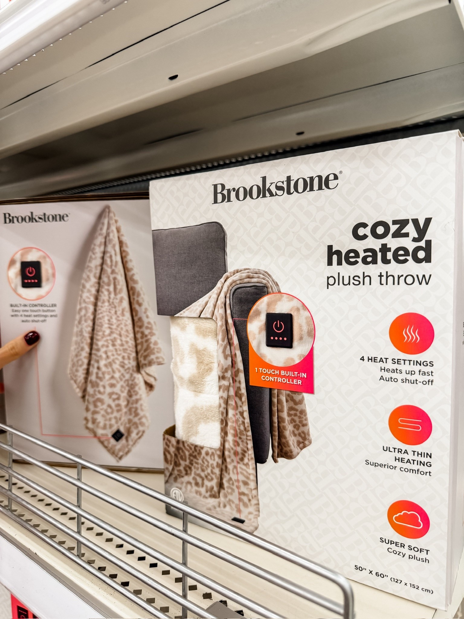 This heated blanket comes in several different colors/prints & it’s under $40! It would make a great gift for anybody on your list! 

Loverly Grey, Target find, gift guide, gift ideas, heated blanket 

#LTKHoliday #LTKGiftGuide #LTKFindsUnder50