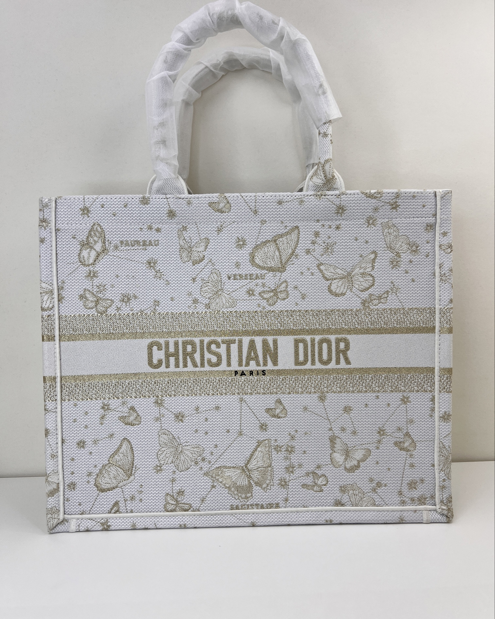 DIOR medium book tote Bag Handbag （replica ）

#LTKworkwear #LTKitbag #LTKFestival