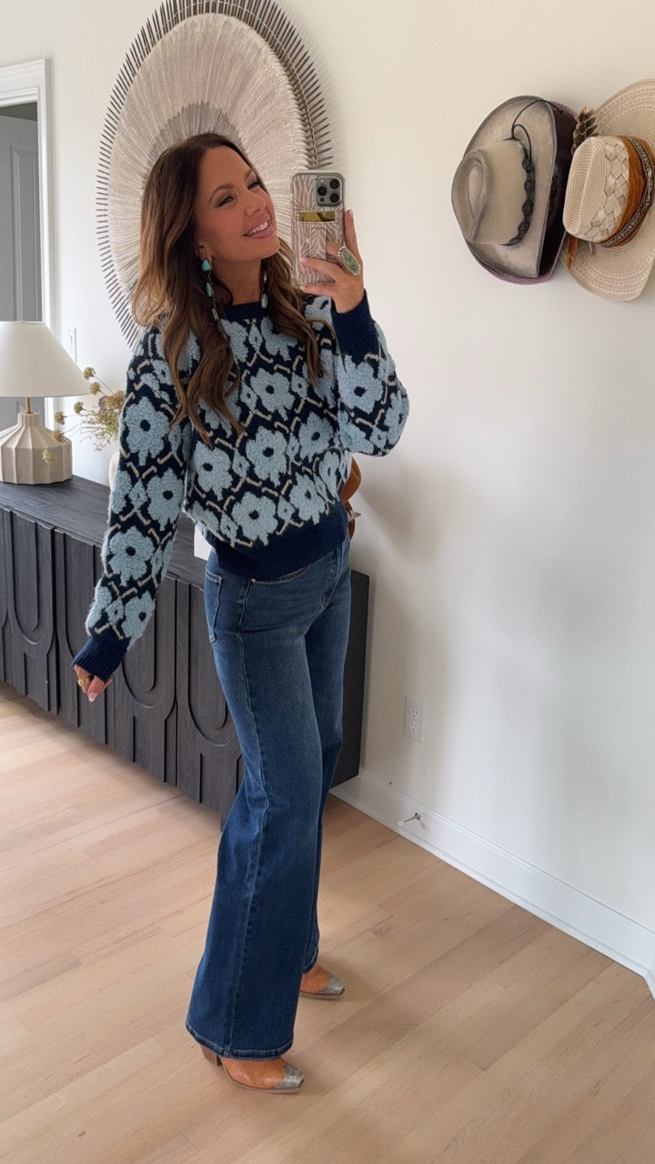 code betsy15 works for avara for new customers ♥️ i’m wearing a medium top and 28 jeans.

#LTKCyberWeek #LTKFindsUnder100 #LTKGiftGuide