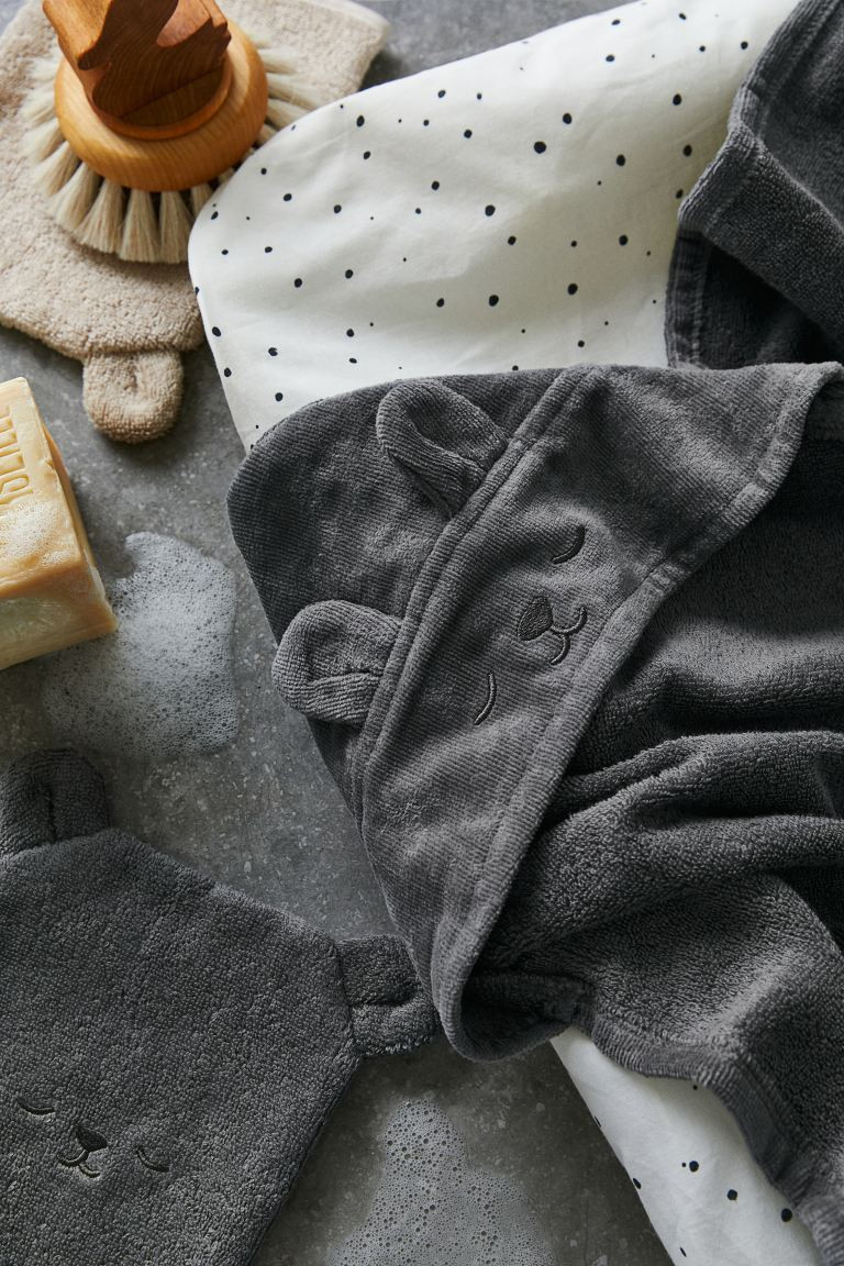 Hooded bath towel | H&M (UK, MY, IN, SG, PH, TW, HK)