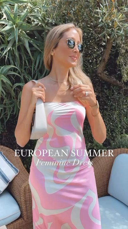 European summer feminine dress. Very elegant and stylish. Runs tts, wearing a size small.pink summer dress. Pink dress 
