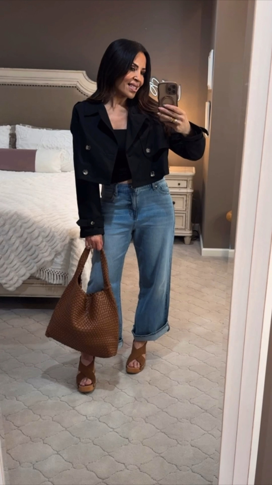 Nothing beats a "crispy" Coke Zero and a fresh fit to start the day! 🥤🙌🏾 I’m obsessed with these slouchy Walmart jeans paired with a cropped trench—it’s the perfect mix of relaxed and polished for my over-50 style. 🧥👖 Adding some Amazon bling and these platform heels to tie it all together. 👡👜
Whether you're running errands or grabbing a drink, this look is a total mood! 🥐🧸🖤
#WalmartStyle #Over50Style #OOTD
