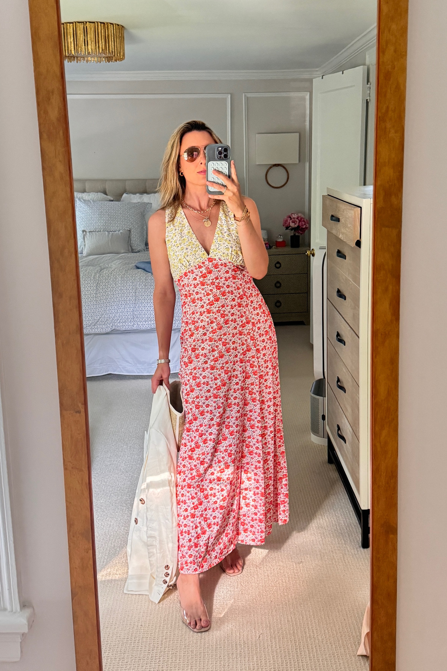 Easy summer fit, cc Amazon!

Dress: Amazon (size 4)
Sandals: Amazon (size 7)
Sunnies: RayBan
Double Breasted Blazer: Elie Tahari (old)
Tote: Shein


#LTKFindsUnder50 #LTKSeasonal #LTKStyleTip