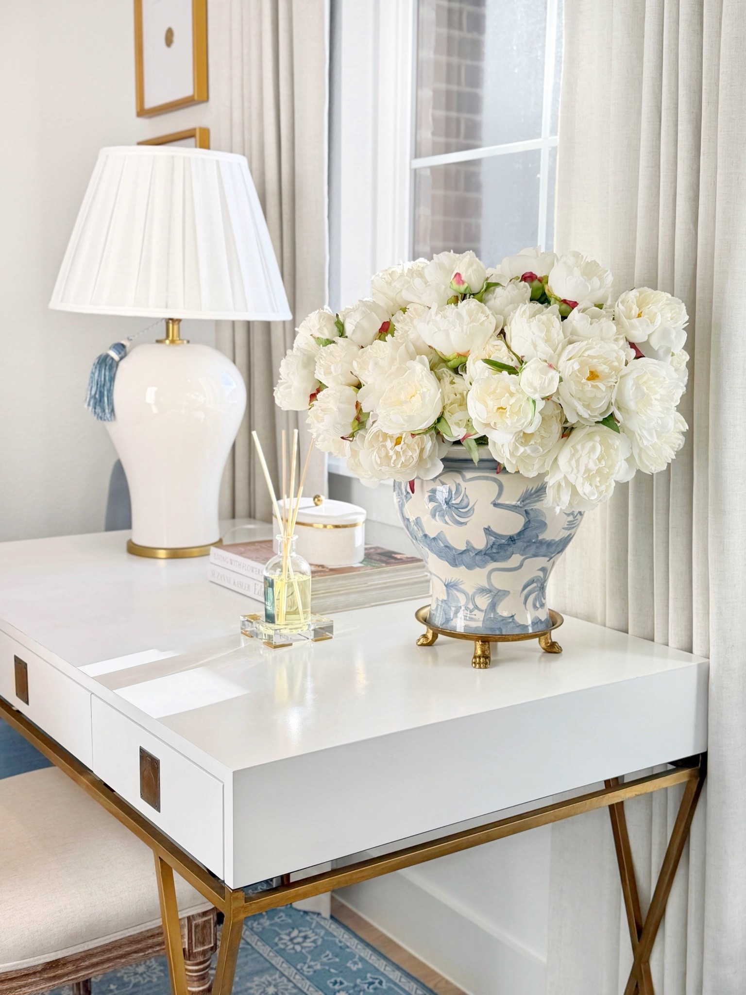 Amazon vase, look for less blue and white decor