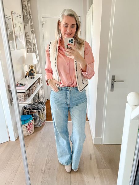Outfits of the week 

Dusty pink satin shirt (L) paired with wide legged jeans and a teddy vest. 

Jeans are from Terstal and probably sold out now but I have linked some similar. 



#LTKeurope #LTKcurves #LTKstyletip