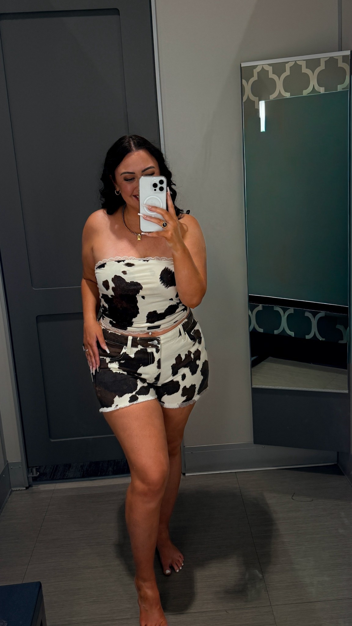 Top size medium I downsized because I’m not wearing a bra
Short size 16, I went up a size to accommodate my wide hips. There was some gapping in the back.

For reference i am 188lbs and 5’5

#LTKootd #LTKSeasonal #LTKMidsize