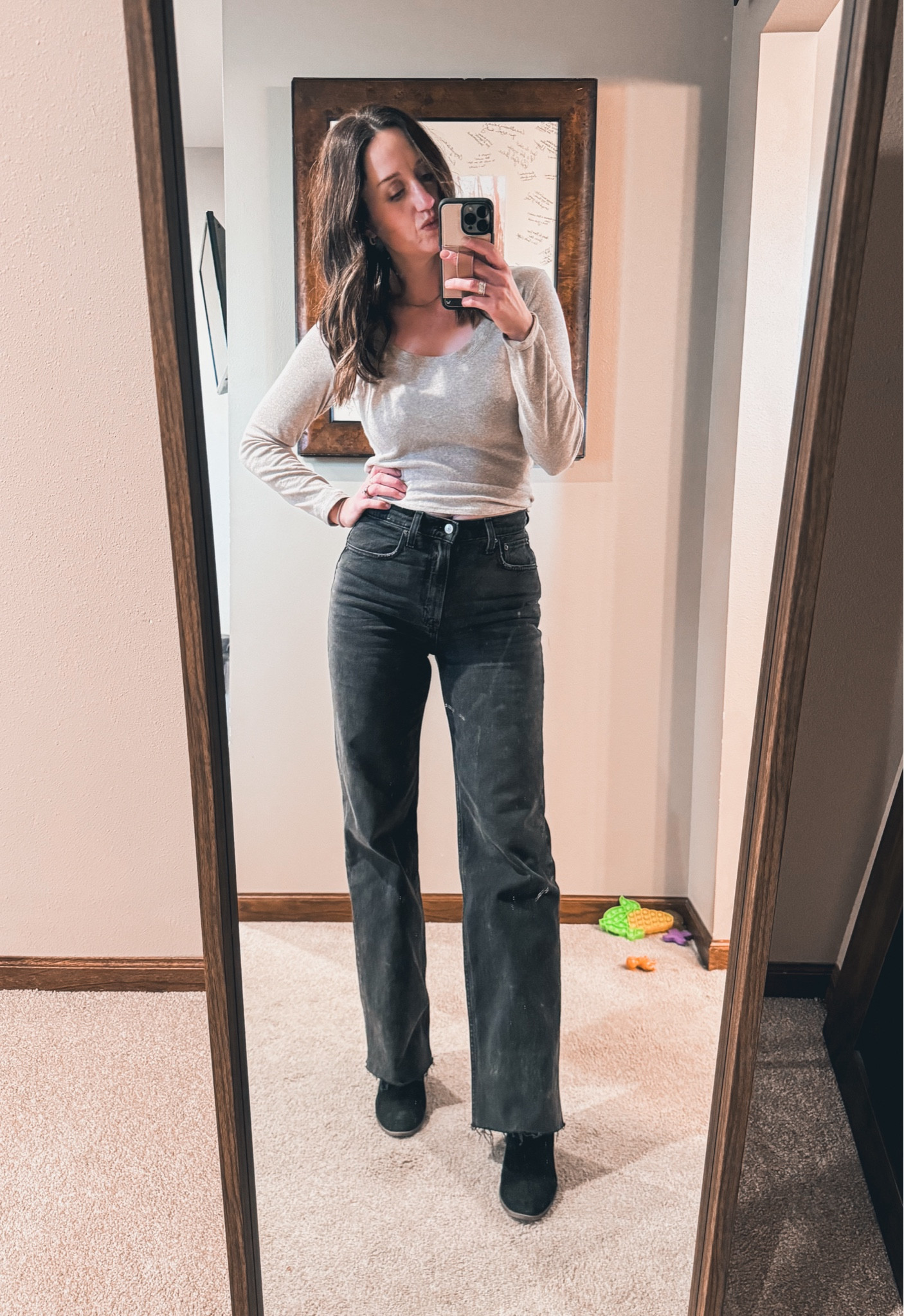 The most flattering wide leg jeans! TTS, wearing a 26