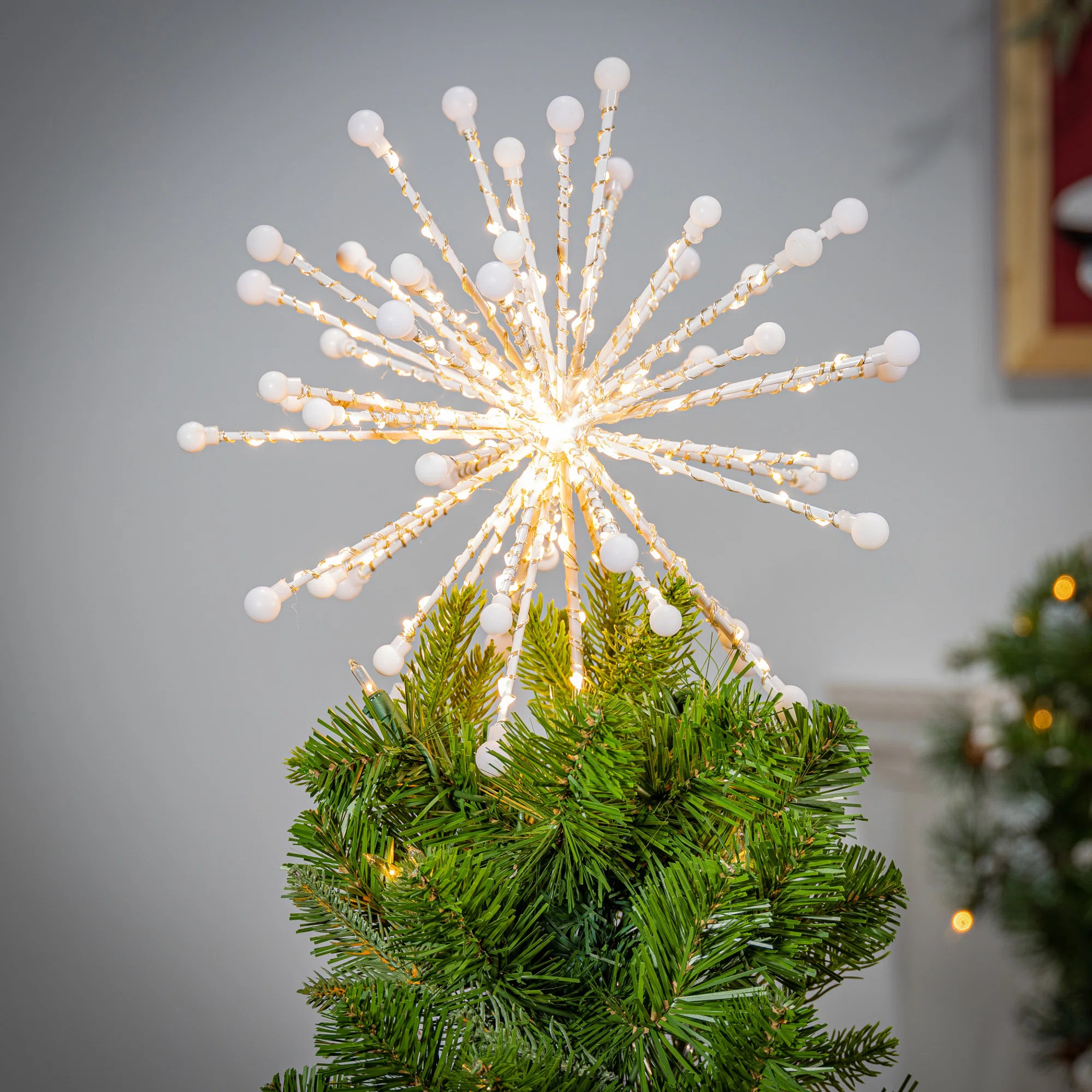 The Holiday Aisle® 13.7 In. Illuminating Led Starburst Christmas Tree Topper & Reviews | Wayfair | Wayfair North America