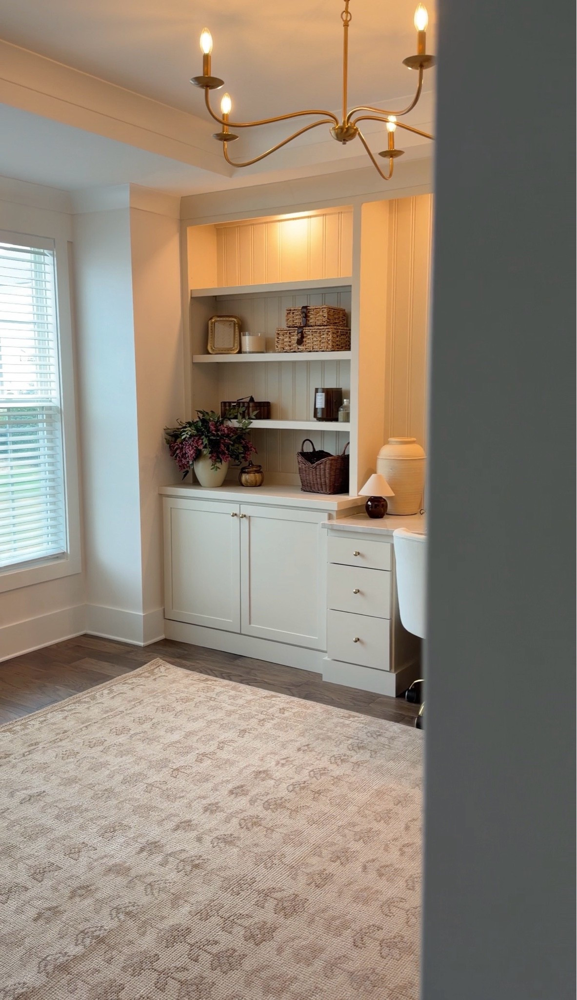 New home office views! 😍

Modern chandelier, home office design, neutral rug, builtins, Builtin desk, home office ideas, modern rug, transitional rugs

#LTKHome #LTKmomlife