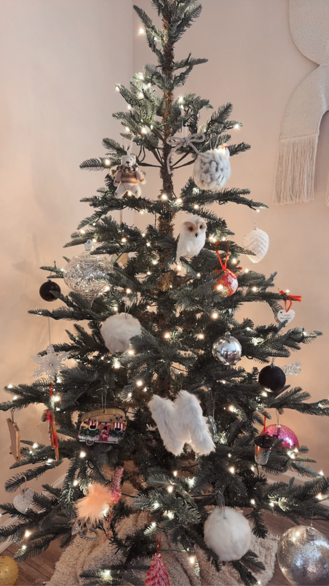 Raise a mug for the fallen era of a neutral, minimalist Christmas past. ❤️🥰🎄

#LTKGiftGuide #LTKHoliday #LTKdayinmylife