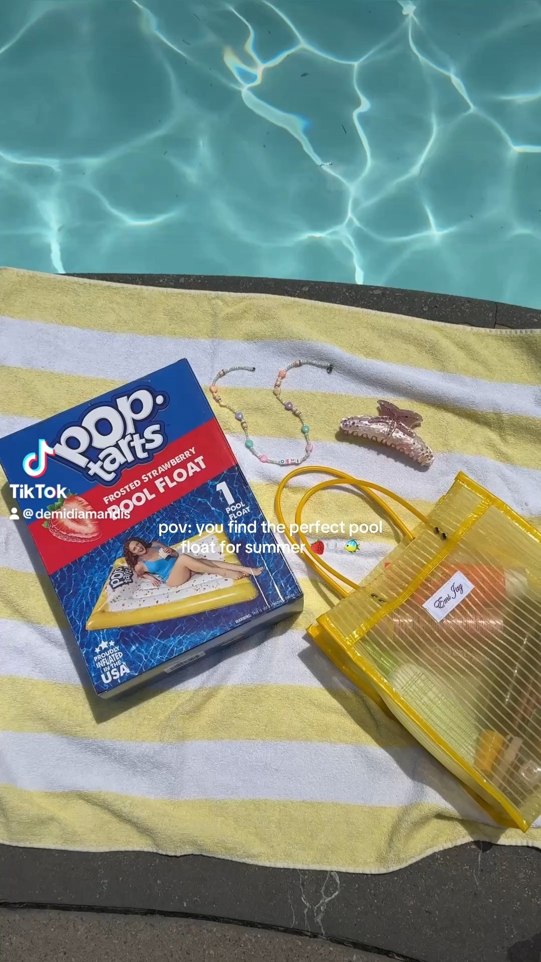 The cutest pool float for summer


#LTKSwim #LTKSaleAlert #LTKSeasonal