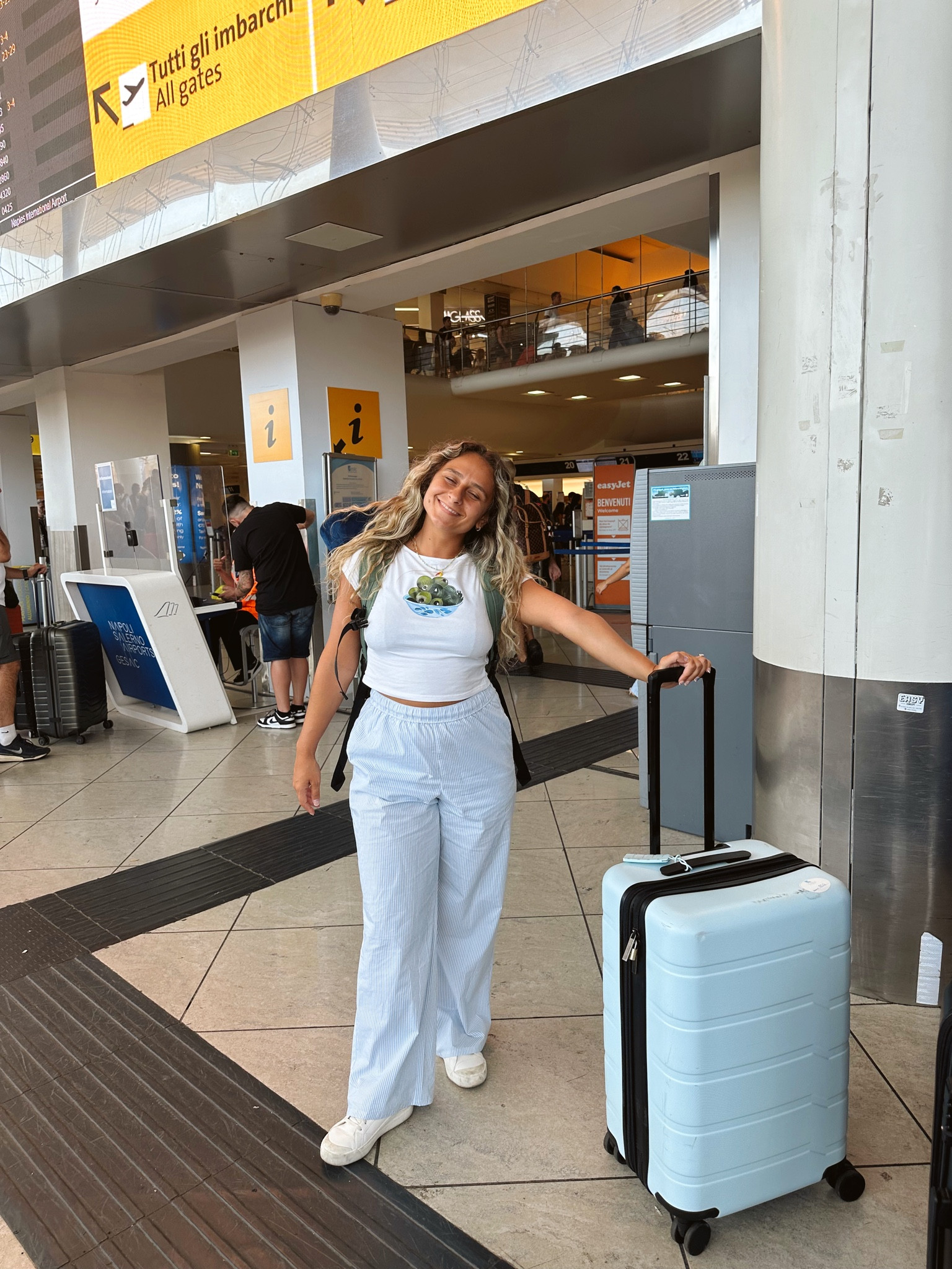 Airport outfit✈️ #airportclothes #airportoutfit #hollister #amazonfashion #luggage

#LTKTravel