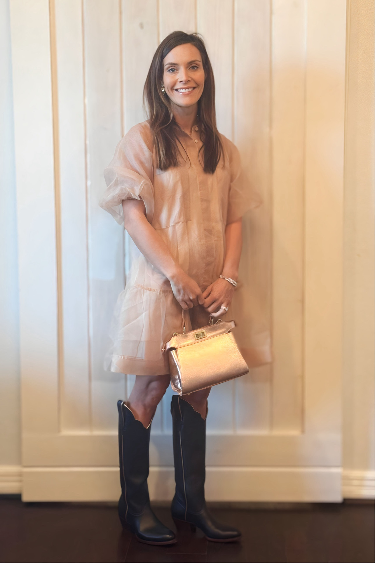 Sunday 🕊️
✨Heirloom Field Cowgirl Boots
✨ Jinny Linn earrings

#Cowboyboots #CowgirlConcertOutfit #Boots #LTKMostLoved
#LTKbeauty #LTKshoecrush #LTKstyletip