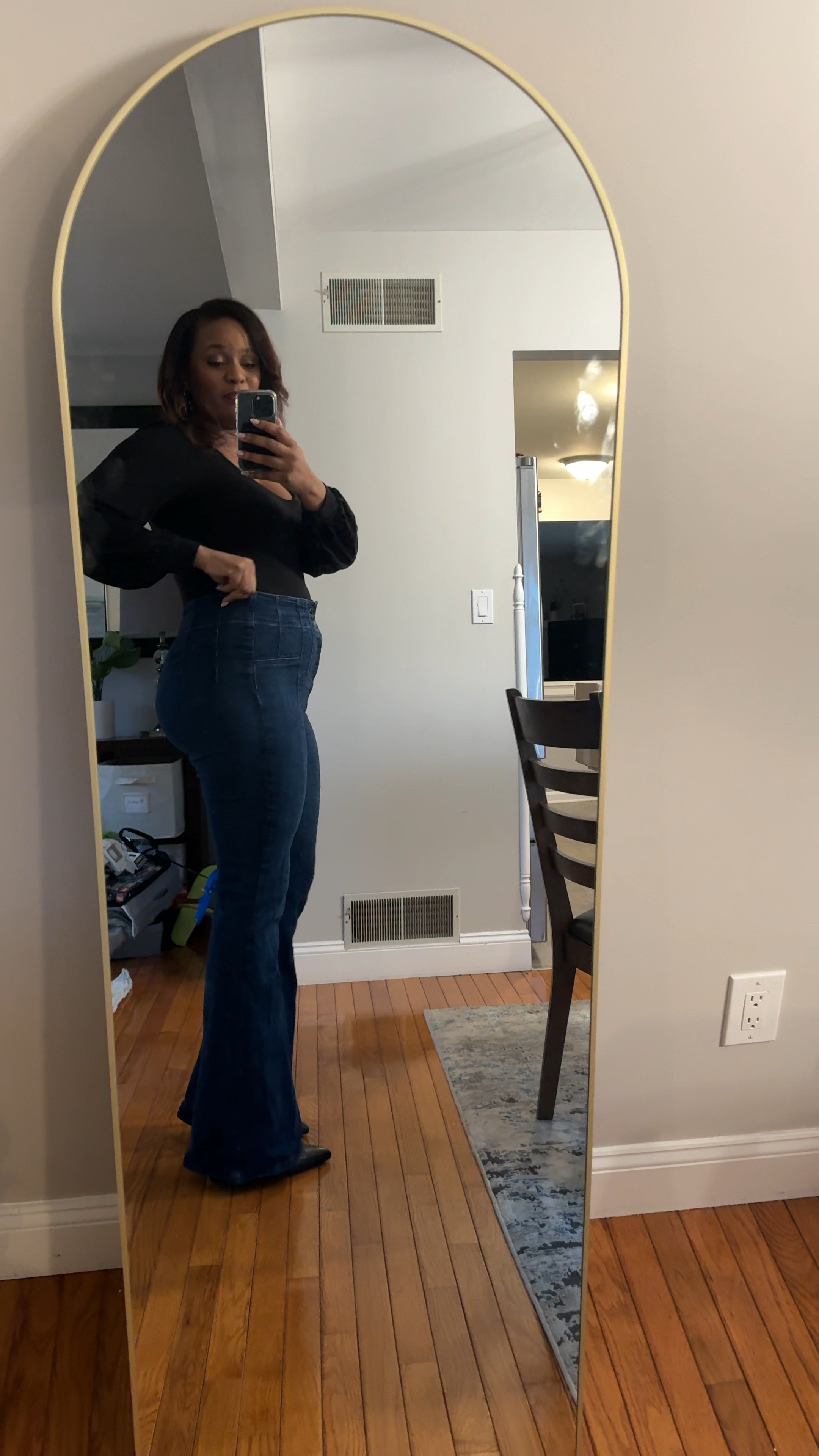 My favorite jeans ever! They are truly perfect for anybody type and have a great stretch.!
#freepeople #jeans 

#LTKVideo #LTKmidsize #LTKstyletip