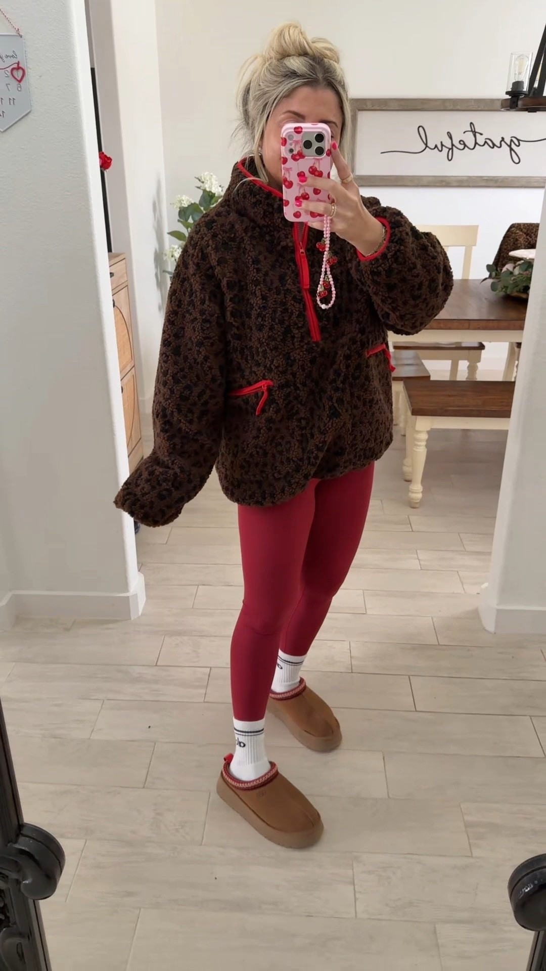 Comfy cute outfit
Large fleece 
Small leggings
Uggs tts

#LTKootd