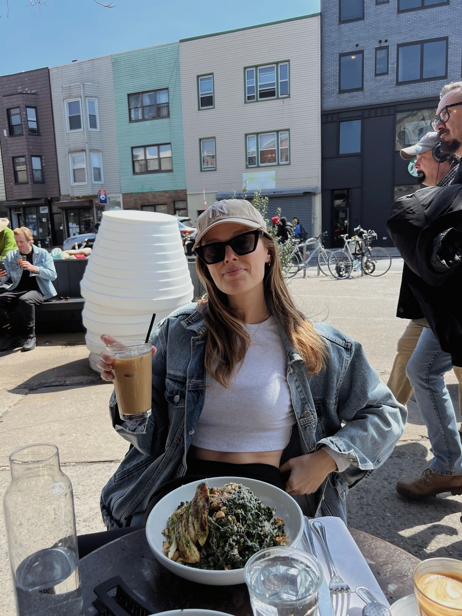 Casual outfit with oversized denim jacket 