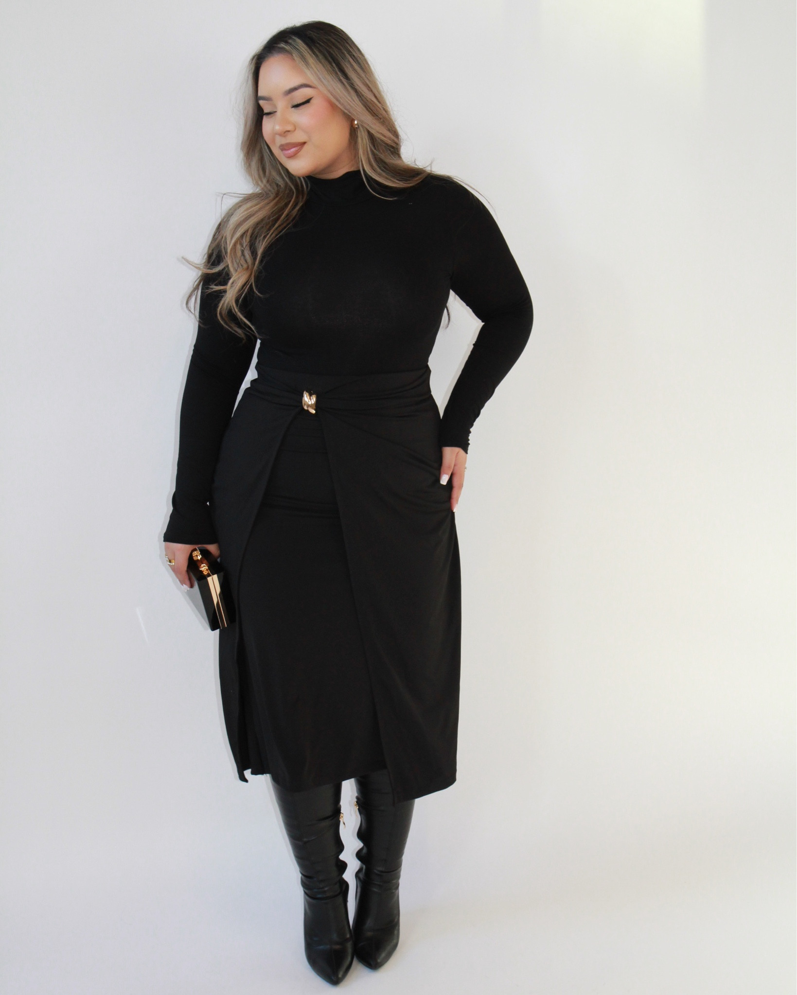 Holiday Outfit Inspo🖤✨

Top: M 
Skirt: L 

#LTKSeasonal #LTKHoliday #LTKStyleTip