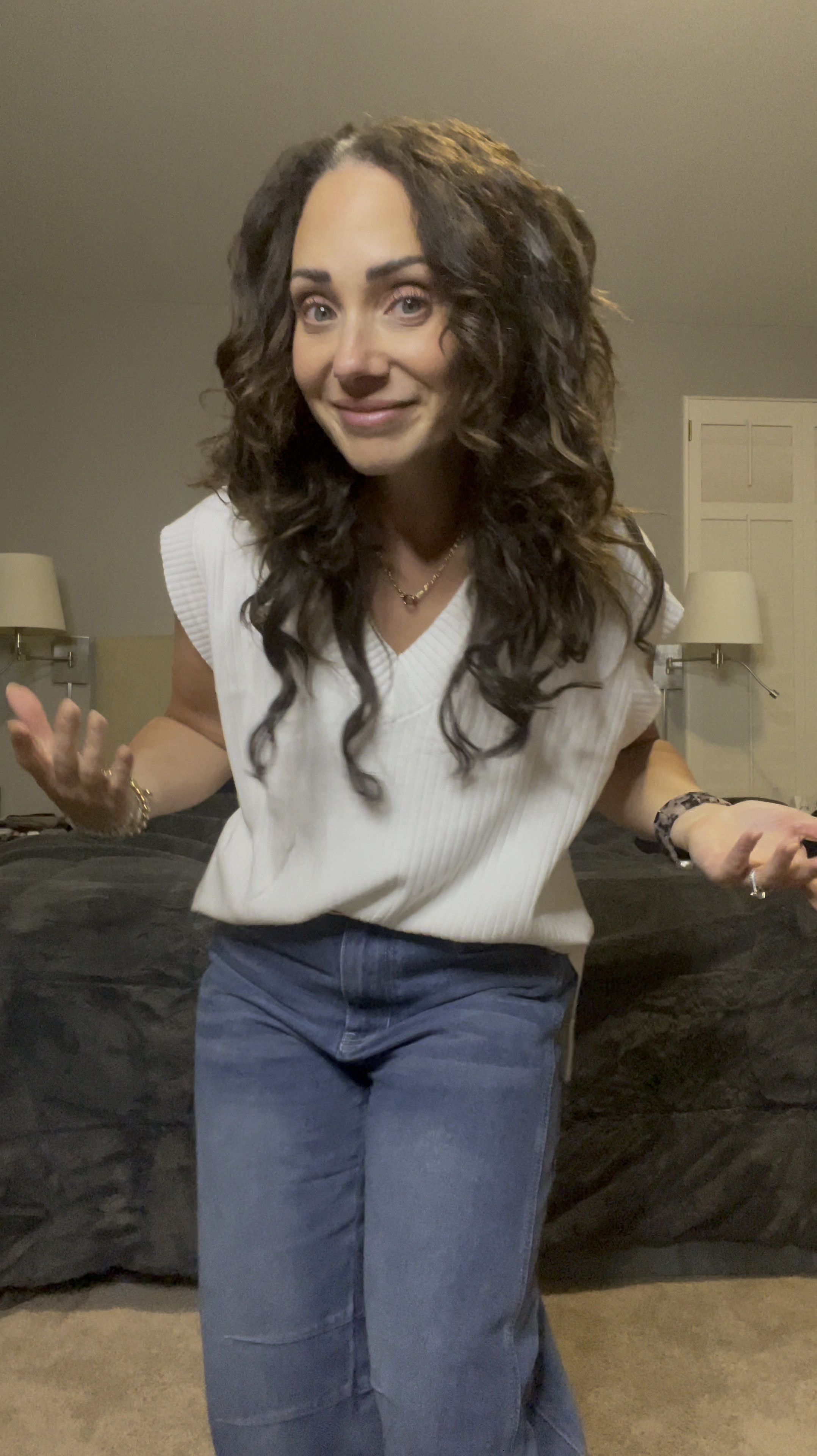 Casual outfit with barrel jeans!

#LTKStyleTip #LTKOver40 #LTKFindsUnder50