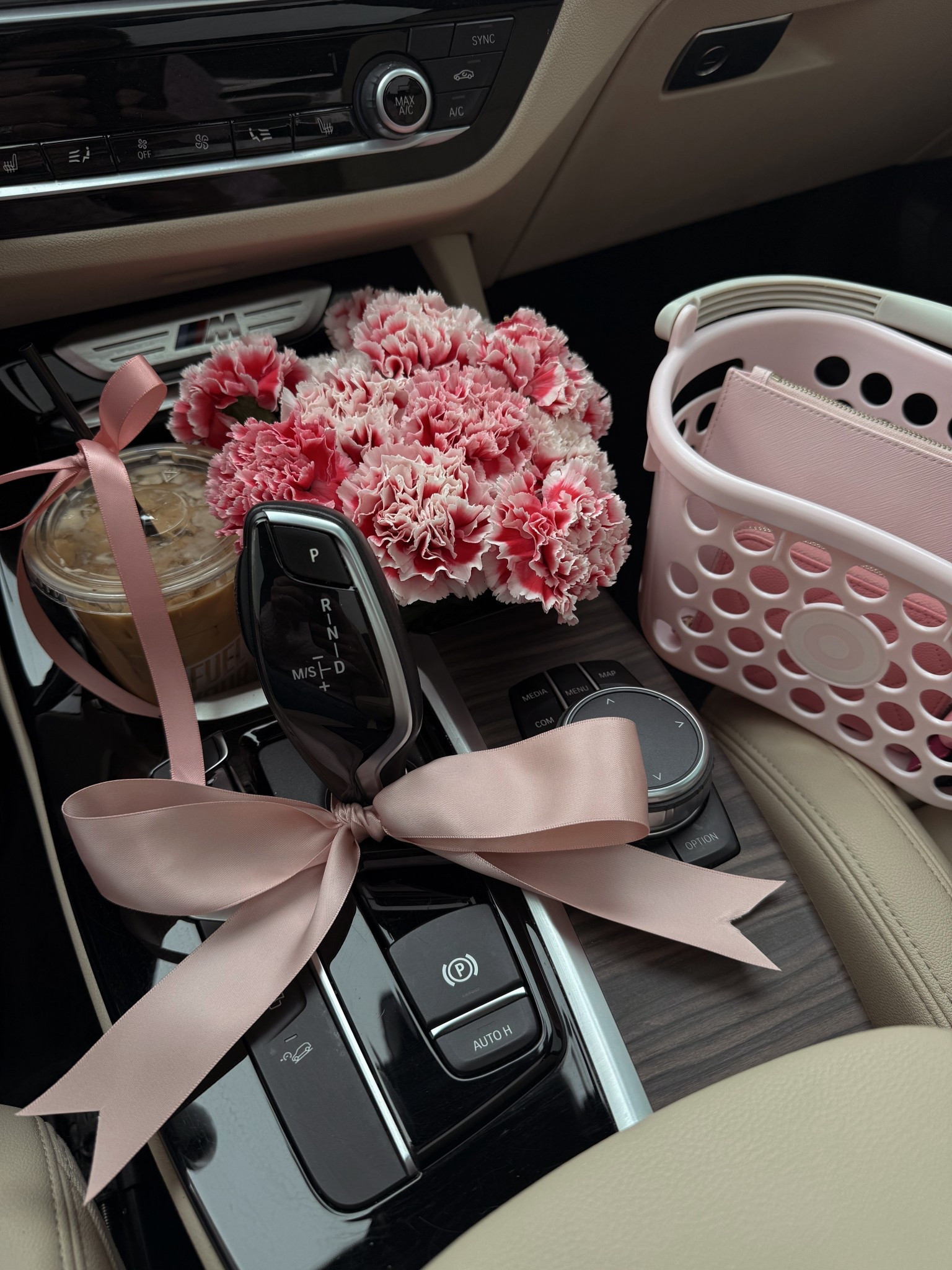 What’s in my purse (target pink basket) for the month of Feb! 

#LTKdayinmylife #LTKootd #LTKValentine