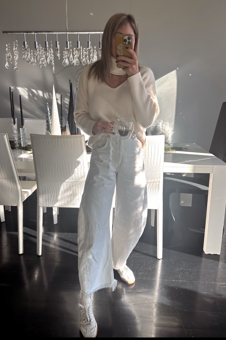 Casual and chic outfit of the day, featuring my horseshoe jeans and sambas 

#LTKover40 #LTKSeasonal #LTKstyletip