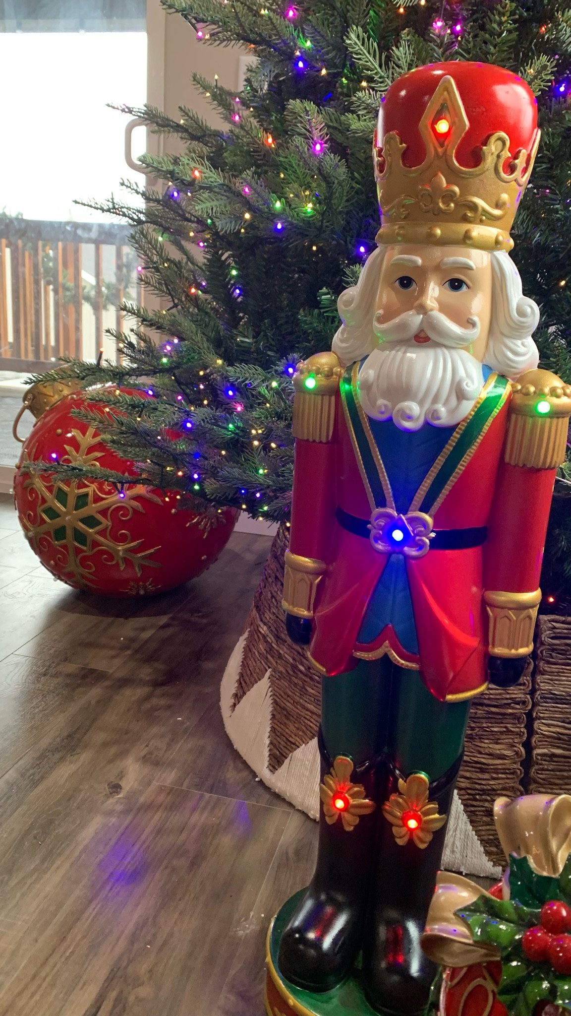 Snagged this years viral nutcracker 😍🎄 and it’s still under $50 like last years! 👏🏽 #nutcracker #lightupnutcracker #christmasdecor #christmasnutcracker

#LTKSeasonal #LTKGiftGuide #LTKHoliday