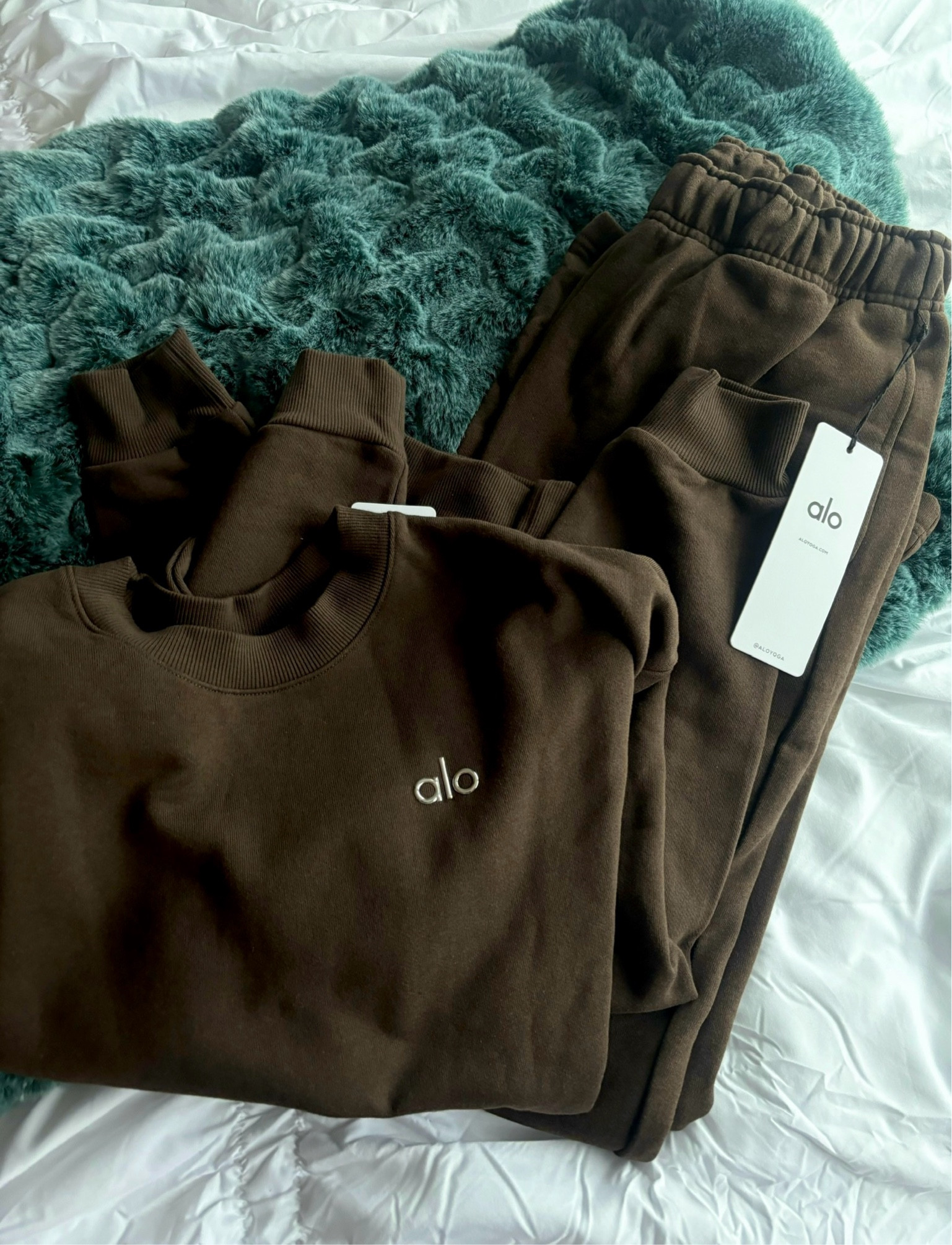 Perfect chocolate sweat set 

#LTKstyletip #LTKover40 #LTKGiftGuide