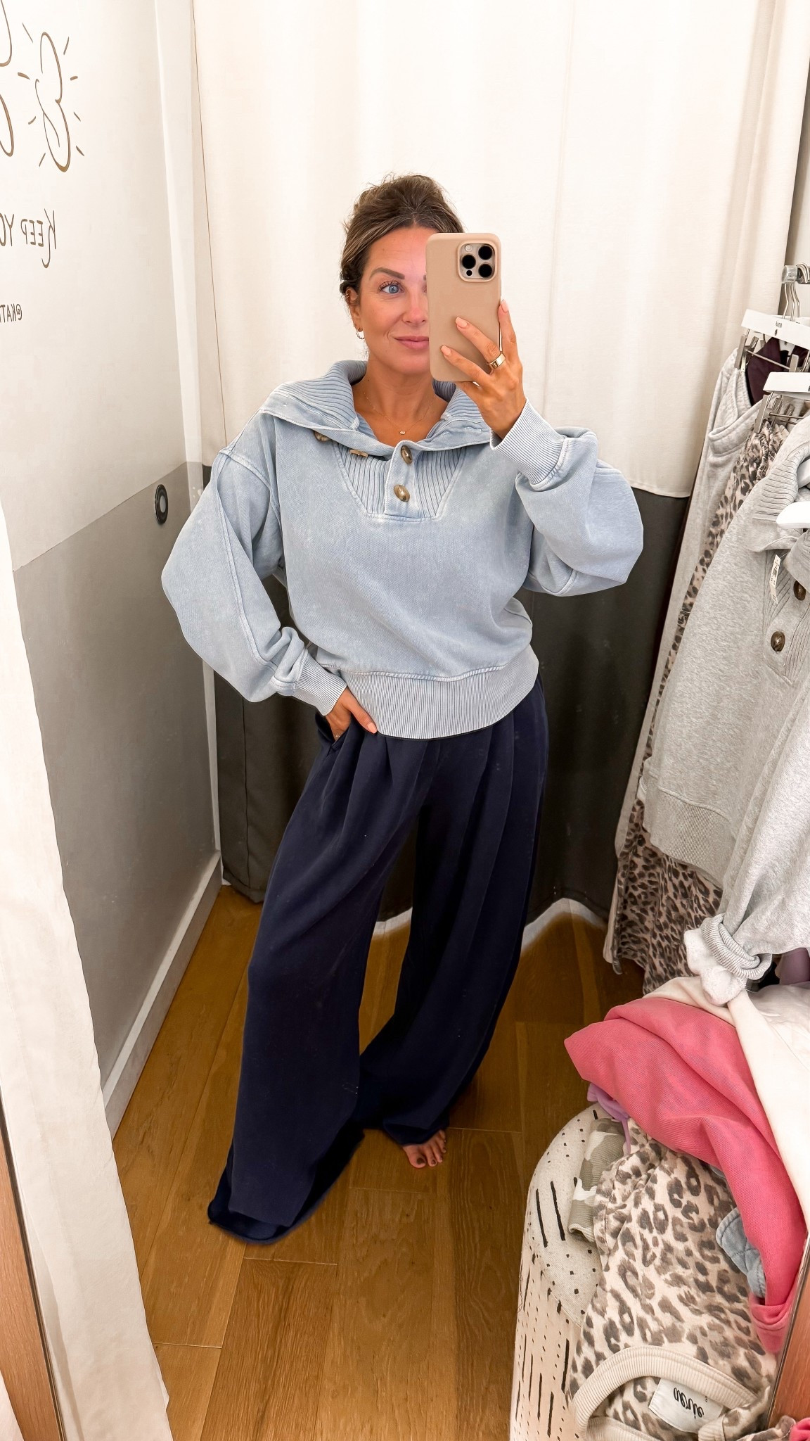 30-50% Off EVERYTHING at Aerie! 😮‍💨👏🏼🍂

Cozy season is here, and I rounded up 13 Fall looks that you’ll never want to take off! Comfy ✔️ Oversized ✔️ ON SALE ✔️

These are perfect for lounging, layering, and living in all fall long! 

Sweatshirt - XSmall
Pants - Medium regular length