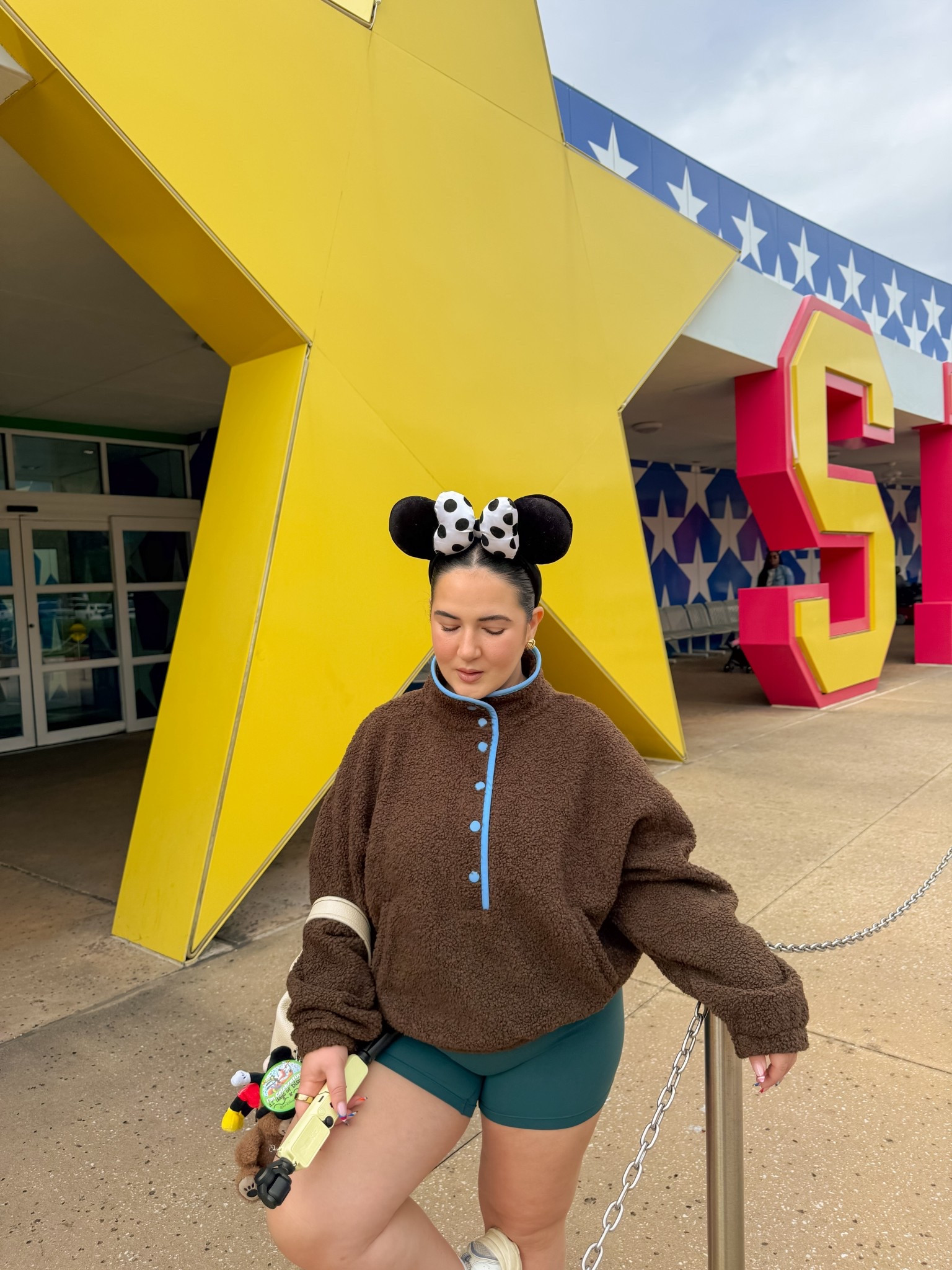 winter Disney OOTD 🤎 wearing a M in the top & L in bottoms! Sherpa is currently 50% off and only $32 👀

#LTKTravel #LTKootd #LTKFindsUnder50