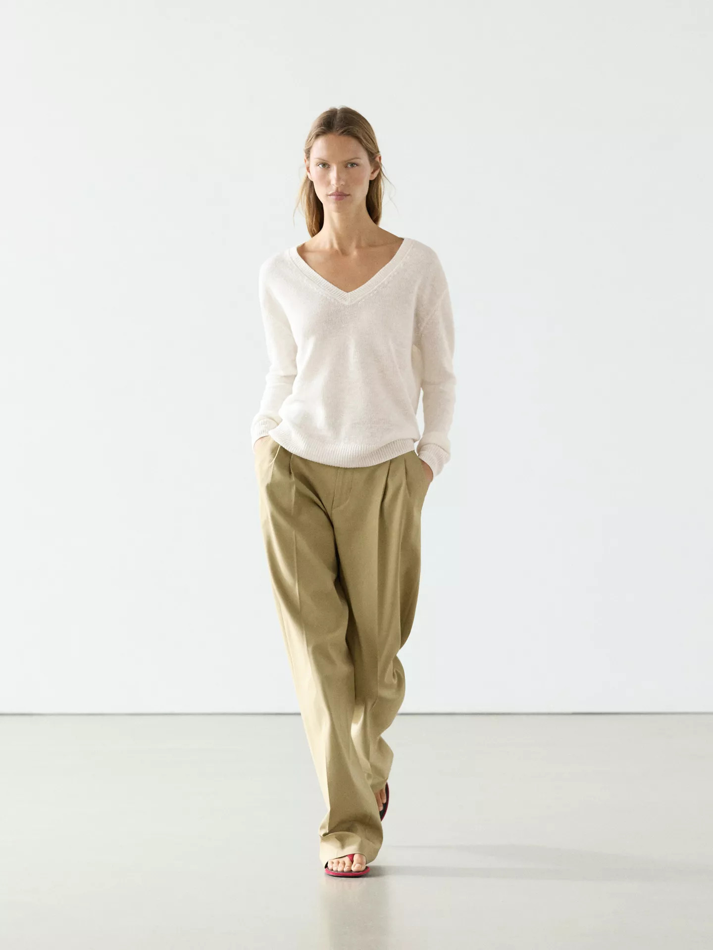 100% linen knit V-neck sweater \u00b7 Cream, Black, Grey Marl \u00b7 Sweaters | Massimo Dutti | Massimo Dutti UK