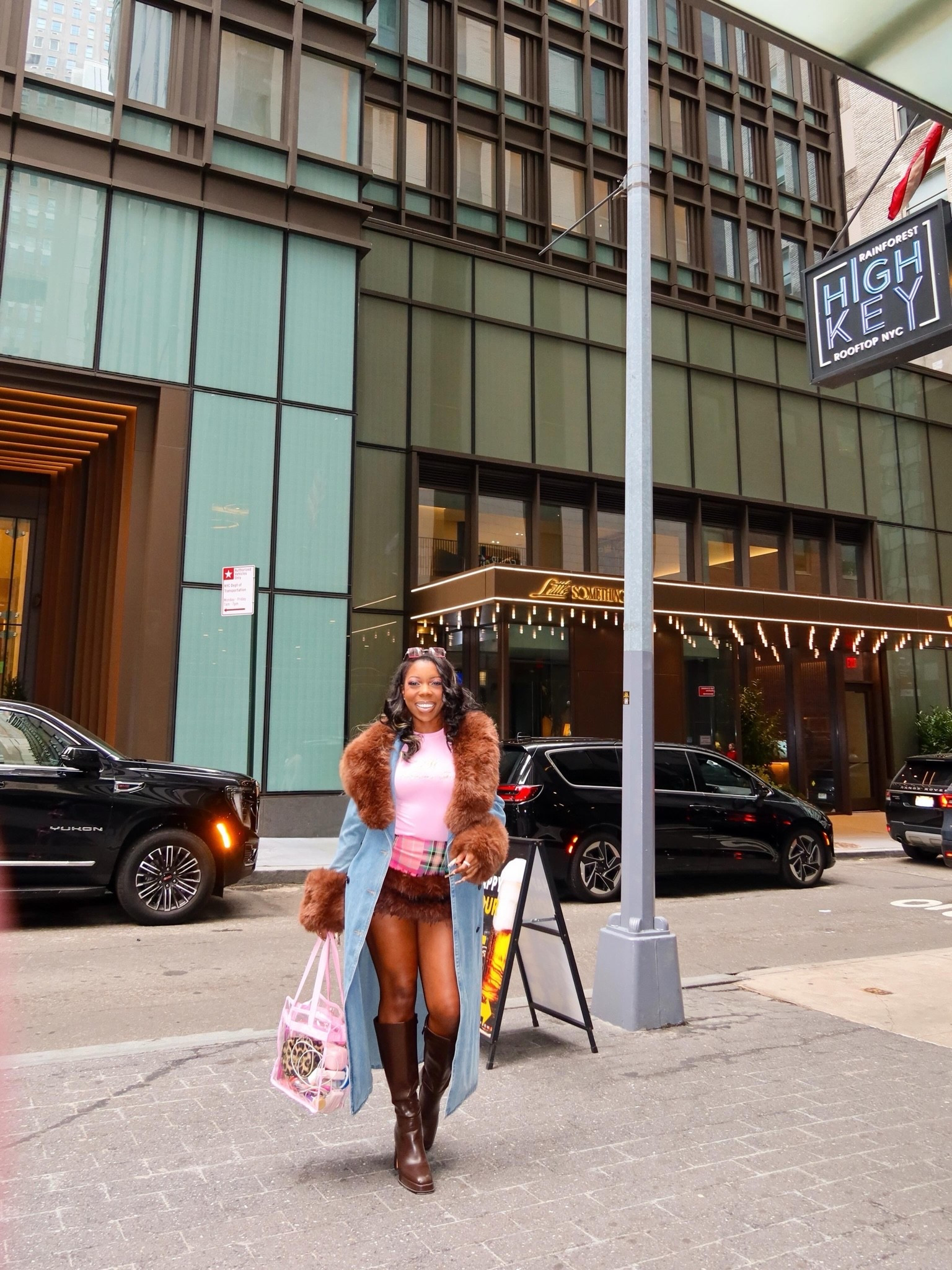 Loved the 2000’s vibes I was serving with my outfit for day two of Culture Con! 🗽🤎✨ My shirt was a Cricut DIY project, and it came out so cute.

Also the matching fur collar and cuffs are going to be a clutch way to elevate your fall and winter outfits! The cuffs stay in place easily, and I safety pinned the collar to my denim trench coat.

This clear tote bag was PERFECT for holding all my essentials and camera gear, plus the pink trim matched my outfit. Detailsssss baby! 💖