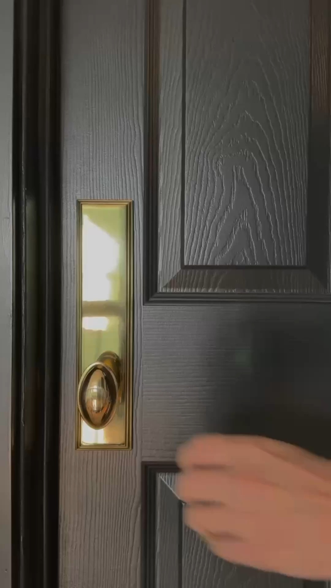 A brass plated door handle that adds instant warmth and polish to any doorway. Timeless, refined, and satisfying to the touch, it’s a small detail that makes a lasting impression. ✨ 

#BrassHardware #DoorDetails #TimelessInteriors #ElevatedBasics #HomeDecor #DesignDetails #callsigndesign