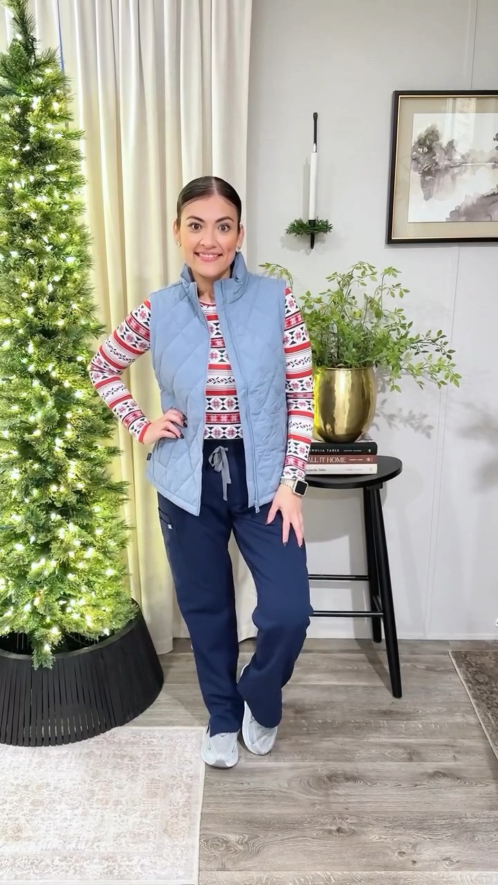 Elevating the scrub aesthetic one shift at a time with the cutest festive underscrub from @Kohl’s! 🩺❄️❤️

#nurseoutfit #scrubsoftheday #nurseootd #christmasdecor #scrubfashion @wearfigs @hoka

#LTKHoliday #LTKMidsize #LTKWorkwear