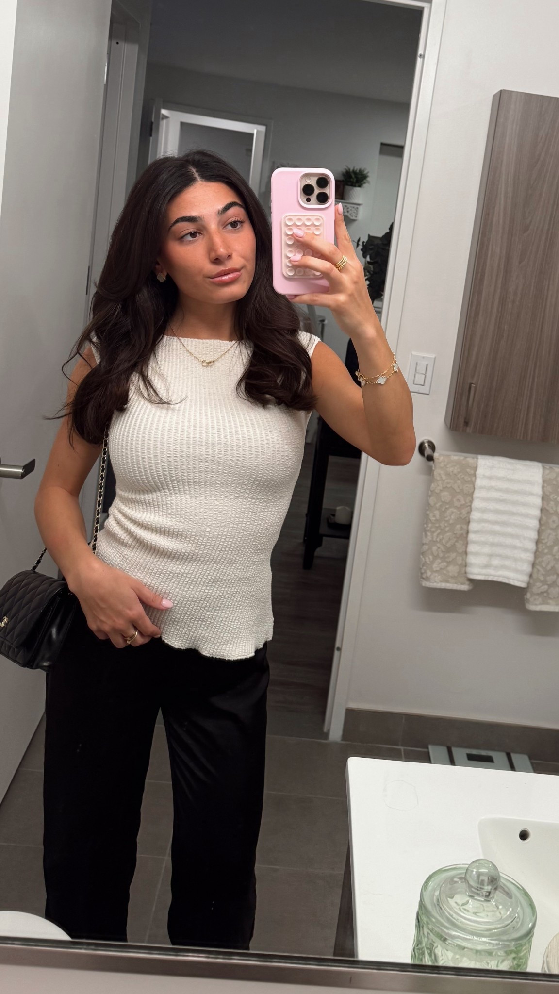 the most perfect silk pants you can style 100 ways!!! #OOTN #princesspolly #spring 

Top - Zara 
Pants - princess polly
Heel - Steve Madden 