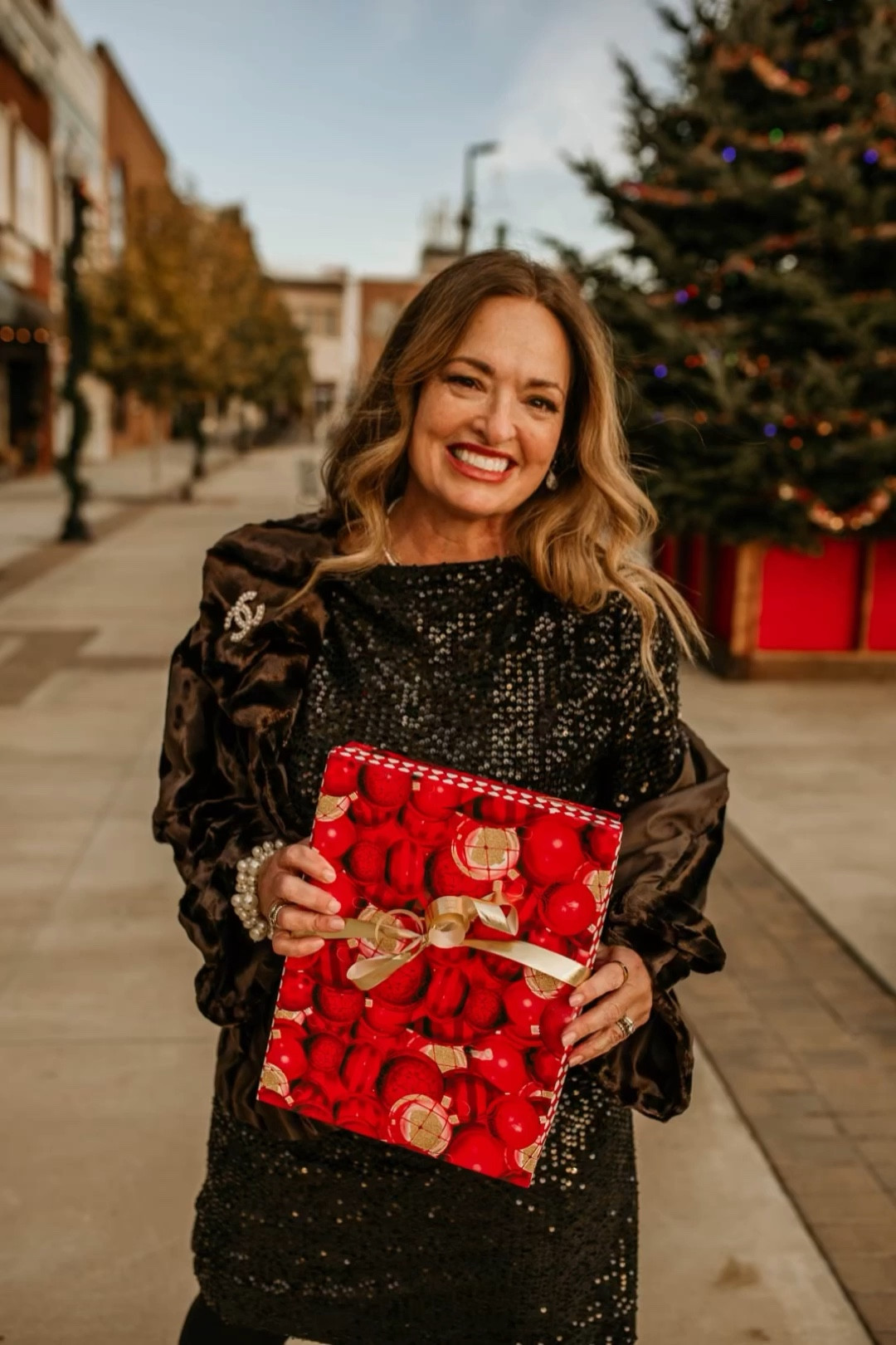 Merry Christmas Eve Eve… we are expecting single digits tonight. Everyone stay warm during this Artic Blast!❄️.

I was feeling festive in my sequins and faux fur coat. Both shopped my closet. I did link some fabulous similar items for you. 🎄🎄✨✨✨✨✨✨⭐️

#LTKHoliday #LTKstyletip #LTKSeasonal