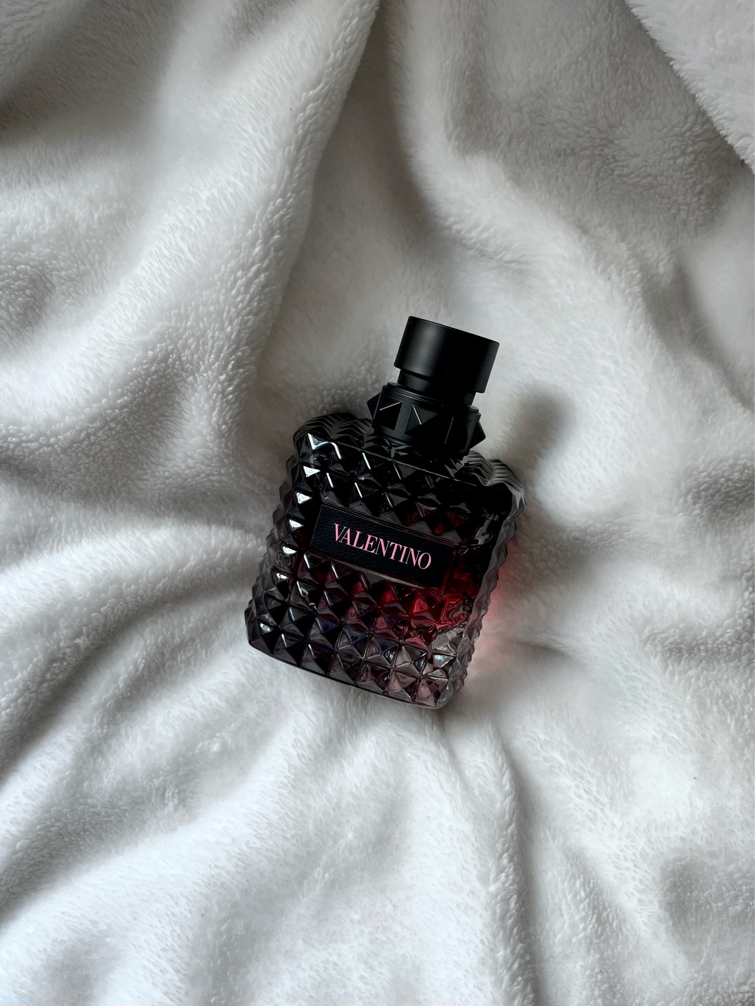 One of my new favorite fragrance obsessions. I feel beautiful when I wear this scent and I get so many compliments! 

• Key Notes: Vanilla, Lavandin, Vetiver 
• Fragrance Family: Amber Floral


#LTKBeauty #LTKGiftGuide #LTKWatchNow