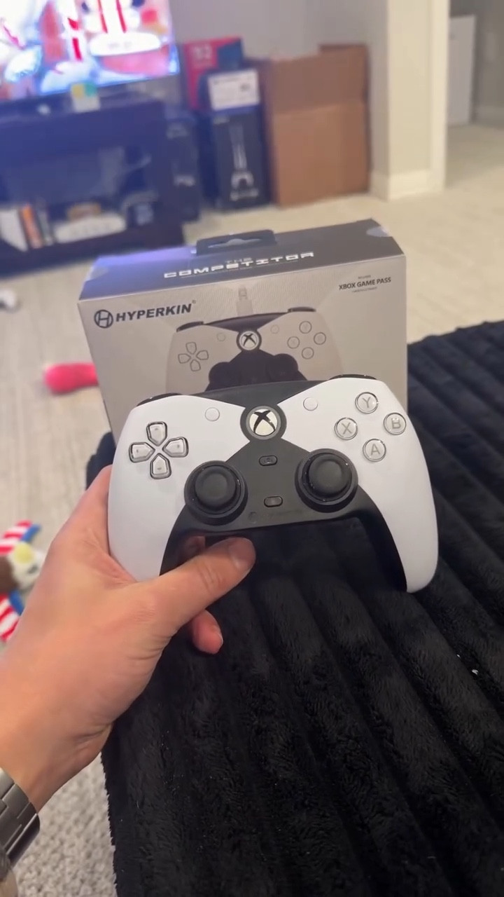 This maybe the best Xbox controller I have ever used this is the #hyperkincontroller I have ever seen! This is awesome! #kahlagaming